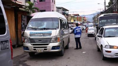 Agentes de Vialidad durante los operativos que realizan en las calles sampedranas.