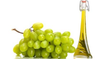 El aceite de uva contiene una gran cantidad de vitamina E y ayuda a reducir la obesidad.