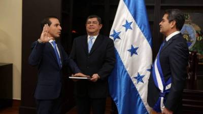 Cerrato hizo el juramento de ley como nuevo presidente del Banco Central.