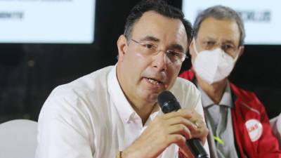 Luis Zelaya, quien dice que las actas le dan el triunfo, advirtió ayer que no hará negociaciones con corruptos y narcotraficantes.