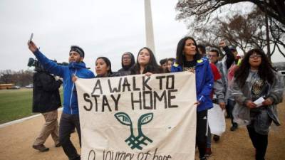 Un grupo de 'soñadores' (jóvenes indocumentados beneficiados por la Acción Diferida conocida como DACA) llega a Washington. EFE