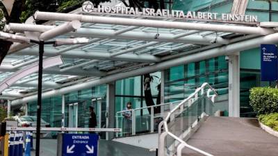 Registro general de la fachada del Hospital Albert Einstein, donde fue detectado el primer caso de coronavirus en América Latina, en Sao Paulo (Brasil).