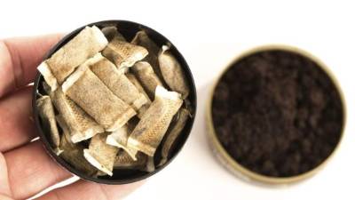 El tabaco sin humo o para mascar produce brotes relacionados con las especias de diarrea y vómitos.