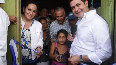 El presidente de Honduras Juan Orlando Hernández junto a su esposa Ana inaugurando obras de su programa Una Vida Mejor en Choluteca.