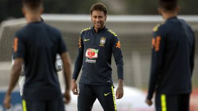 Neymar, muy contento en los entrenamientos de la Selección de Brasil. Foto AFP