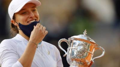 La polaca Iga Swiatek, de 19 años, conquistó su primer Grand Slam en Roland Garros, donde no perdió ningún set. Foto AFP.