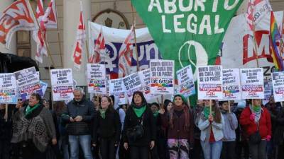 Más de 300 asociaciones feministas argentinas han cabildeado por lograr la legalización del aborto.