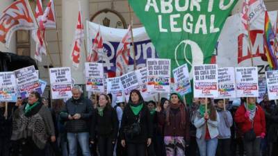 Más de 300 asociaciones feministas argentinas han cabildeado por lograr la legalización del aborto.