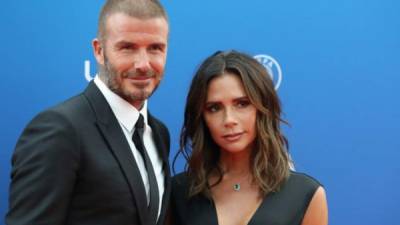 David y Victoria Beckham son una de las parejas más sólidas y éxitosas de la sociedad británica. El ex futbolista del Real Madrid y la ex cantante de las Spice Girls comparten también una gigantesca fortuna que les permite llevar una vida de lujos, que presumen con sus millones de seguidores en redes sociales.