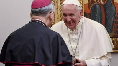 El Papa aterrizó hoy en el aeropuerto internacional de Tokio y se dirigió inmediatamente a la nunciatura, donde dormirá estos días, para encontrar a los 29 obispos del país.