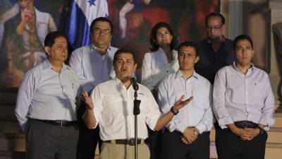 El presidente ofreció declaraciones desde Casa Presidencial ayer por la noche, antesde la lectura del informe.