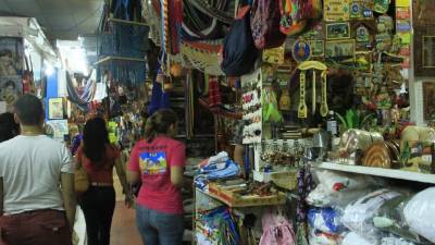 Productos artesanales en el Mercado Guamilito de San Pedro Sula.