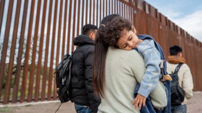 Texas acusa a una red de albergues<b> </b>“<b>conducta criminal</b>” por esconder a “migrantes ilegales” de las autoridades.