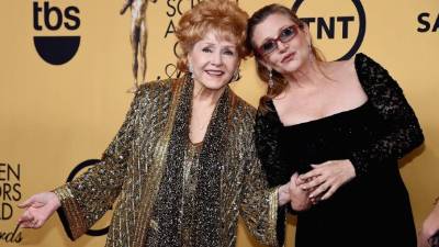 Carrie Fisher fue la famosa princesa Leia de 'Star Wars', aquí junto a su madre Debbie Reynolds, otra leyenda del cine.