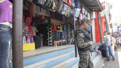 Militares efectúan patrullajes en los locales.
