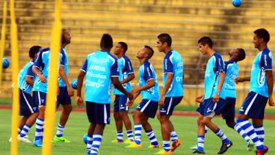 Honduras inició su entrenamiento dominando pequeñas pelotas.