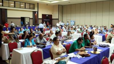 Autoridades campesinas, municipales, gubernamentales y de prevención estuvieron en el foro. Foto: Franklyn Muñoz