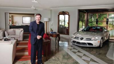 El multimillonario empresario Eike Batista salió de Brasil.