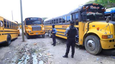 <b><span class=mln_uppercase_mln>Seguridad.</span></b> Dos agentes resguardaban ayer el punto de la Ruta 7.