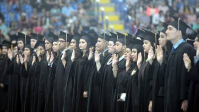La solemnidad se apoderó del evento al momento de la juramentación como profesionales.