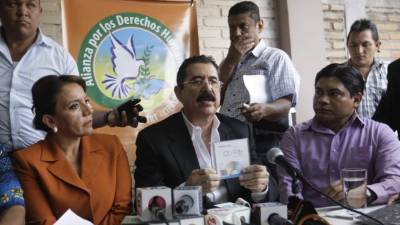 Xiomara Castro junto al expresiente hondureño Manuel Zelaya Rosales y exfuncionarios de su gobierno.