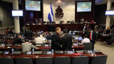 Los diputados volverán mañana a un nuevo intento para elegir a los magistrados.