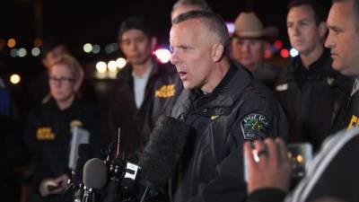 El jefe policial precisó que un policía resultó herido en la explosión.