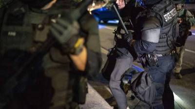 Las violentas protestas contra el racismo se tomaron ayer la capital estadounidense tras una semana de manifestaciones en todo el país, que incluyeron una histórica paralización en el deporte ante la indignación que generó un nuevo caso de violencia policial contra un hombre afroamericano.