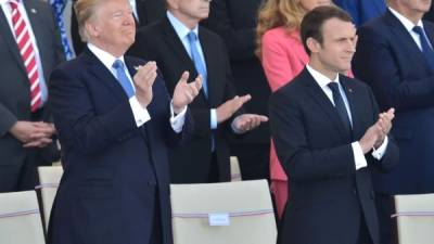 Donald Trump junto a Emmanuel Macron en el desfile militar francés.