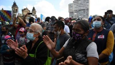 Cientos de manifestantes se congregaron en la plaza del centro histórico de la Ciudad de Guatemala.