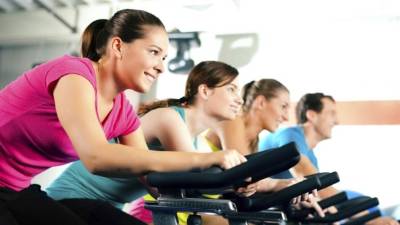 Es conveniente ingerir frutas de temporada, como el melón o la sandía, cuyo contenido es de un 90% de agua.