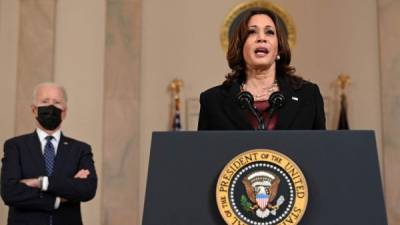 Kamala Harris fue designada por Biden para solucionar la crisis fronteriza y poner un freno al flujo de migrantes./AFP.