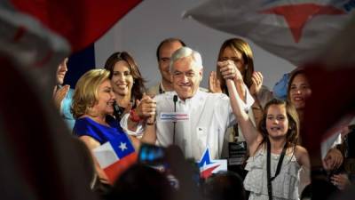 Piñera celebró su victoria en la primera vuelta, pero irá al balotaje el 17 de diciembre.