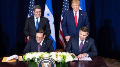 El Gobierno de Honduras firmó acuerdos migratorios con Estados Unidos durante una reunión entre el presidente Juan Orlando Hernández y su homólogo Donald Trump en Nueva York./