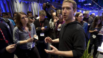 El presidente y fundador de Facebook, Mark Zuckerberg presenta la nueva aplicación. EFE/archivo