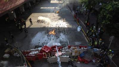 Este sábado por la mañana, se registraron algunas riñas entre residentes y los limpiadores, aunque ningún manifestante estuvo presente.