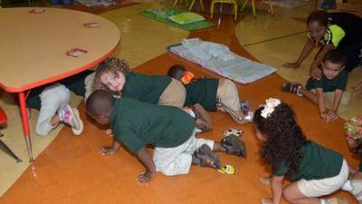 Los simulacros en caso de emergencia deben incluir a los niños como víctimas y como respondientes, según la declaración de la AAP.