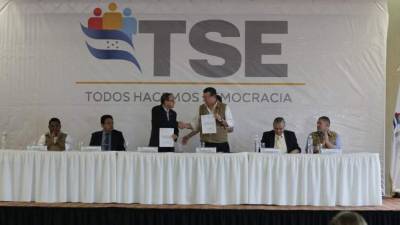 La firma del convenio se hizo ayer en un hotel de la capital con representantes de las universidades y del Tribunal.