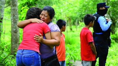 En el sitio estuvieron los familiares de la jovencita.