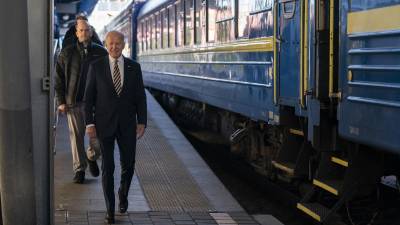 Biden viajó diez horas en un tren desde la frontera de Polonia hasta Kiev.