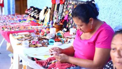 Una emprendedora de joyería en La Ceiba.