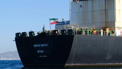 El petrolero en cuestión, llamado antes Grace 1, navegaba bajo bandera panameña, cambó su nombre a Adrian Darya-1 y navega ahora bajo bandera iraní.