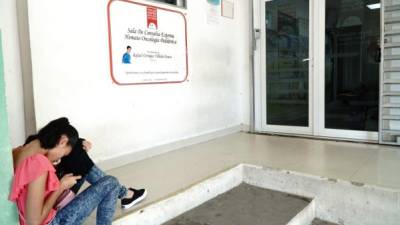 Unos 30 niños con cáncer recibe diariamente la sala de oncología en el Mario Rivas.