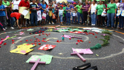 Una manifestación por el asesinato de mujeres en Honduras. Foto: La Prensa