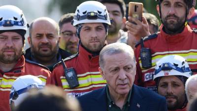 El presidente turco, Recep Tayyip Erdogan, recorrió la provincia de Hatay, la más devastada por el terremoto.