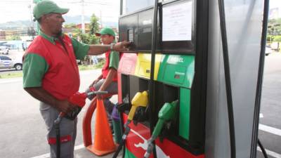 El precio de la gasolina superior en San Pedro Sula bajará L0.41 y costará L88.33.