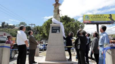El monumento se encuentra ubicado en el lugar donde el exasesor en materia de seguridad fue asesinado en diciembre de 2011.