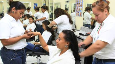 Una moderna escuela de cosmetología opera el Infop desde 2007.