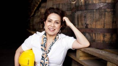 Nicaragüense de nacimiento, graduada en Química, Tecnología de Alimentos y Administración de Negocio