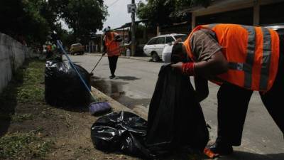 En Cabañas el personal de la Municipalidad se dedicó a la limpieza en bulevares.